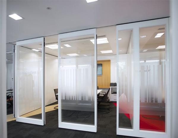 Moving glass panel for office