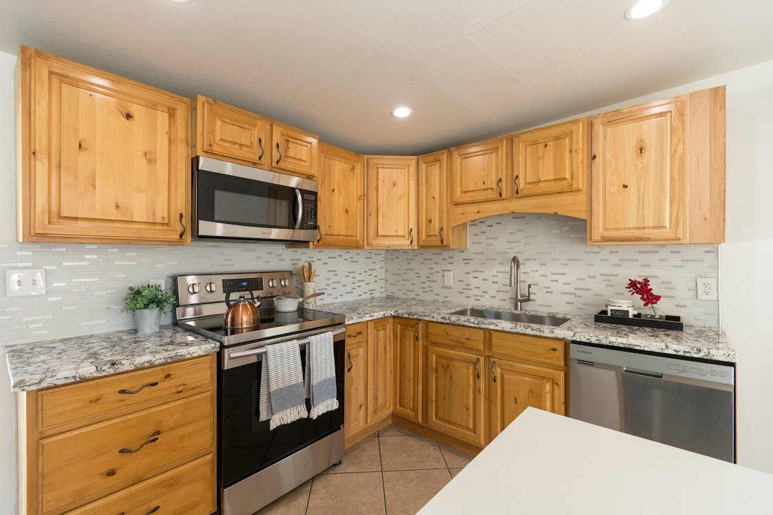 Knotty Alder Cabinets: Pros, Cons, and Design Inspiration - George ...
